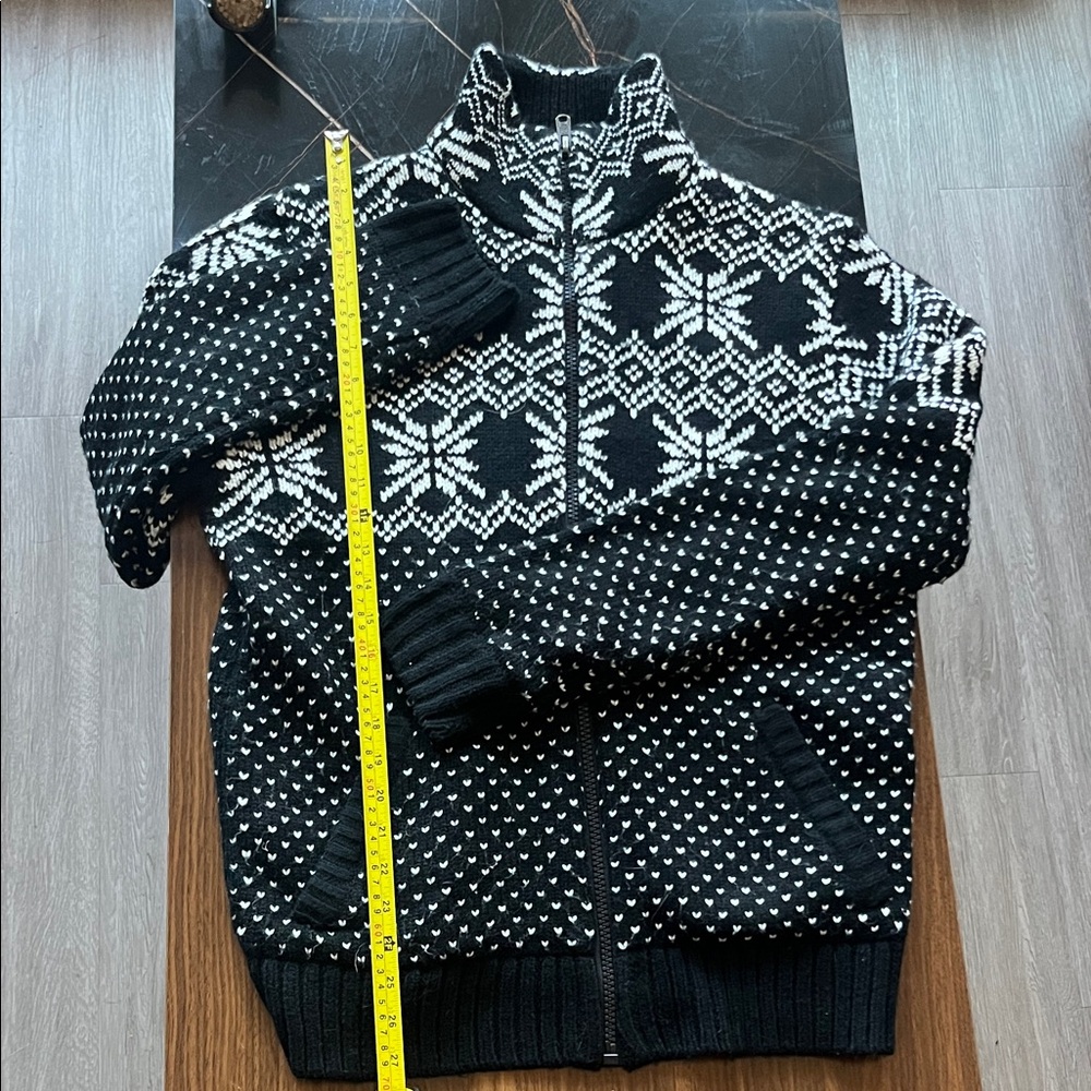 TRUE ROCK Black and White Zip-Up Sweater festive